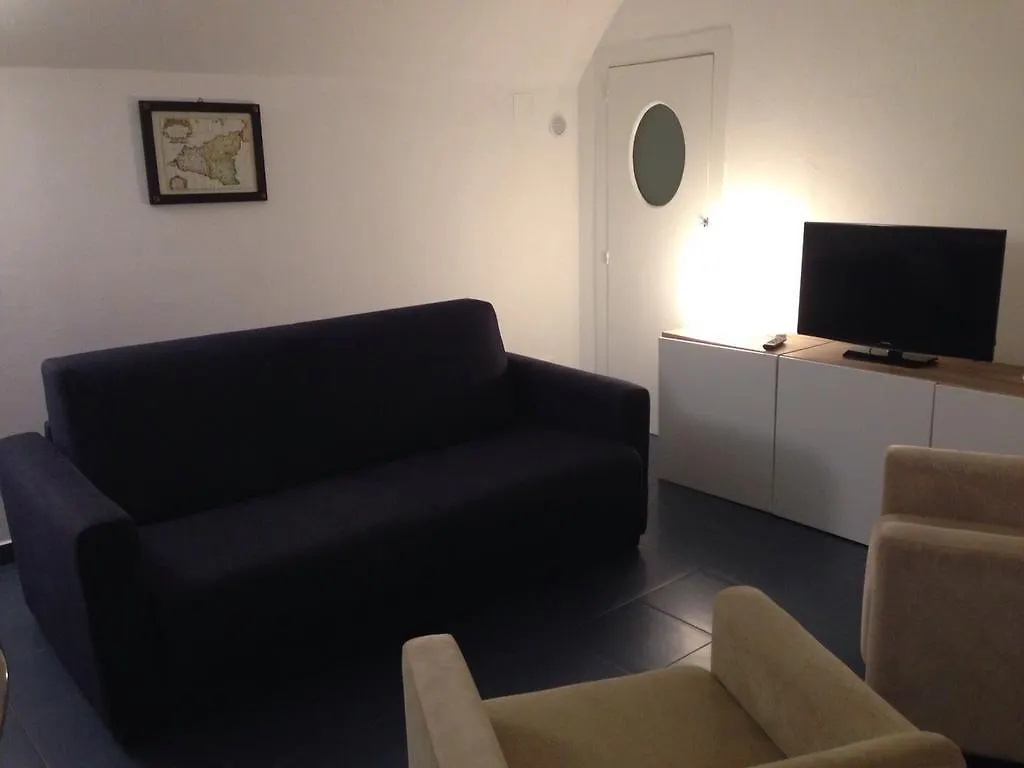 B&B Giulio Cesare 24 Palermo 2*,  Italy